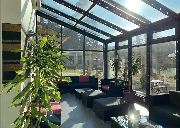 Отель The Originals Boutique, Terminus, Gare Бург-ан-Бресс